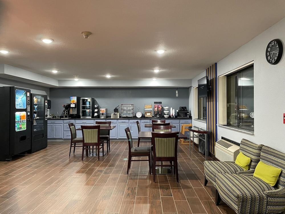 American Inn Cedar Rapids South Εξωτερικό φωτογραφία