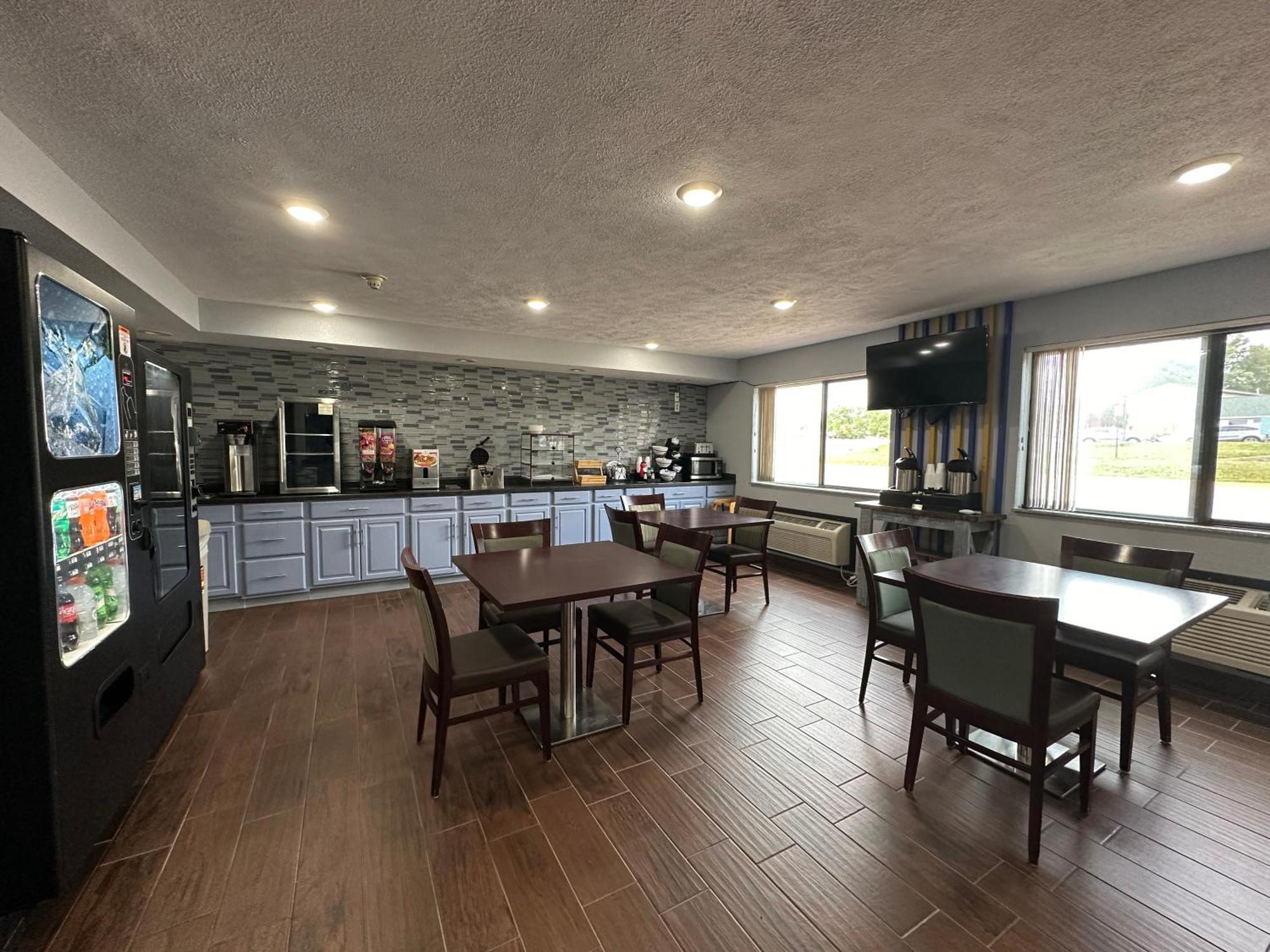 American Inn Cedar Rapids South Εξωτερικό φωτογραφία